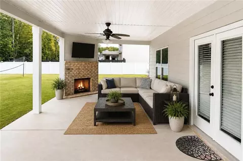 Exterior - 150 Peppertree Dr, Newnan, GA 30265 photo 7 of 7