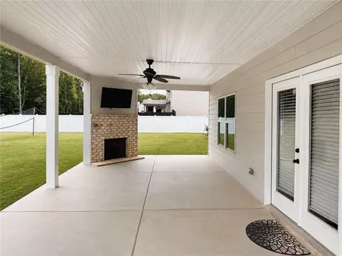 Exterior - 150 Peppertree Dr, Newnan, GA 30265 photo 6 of 7