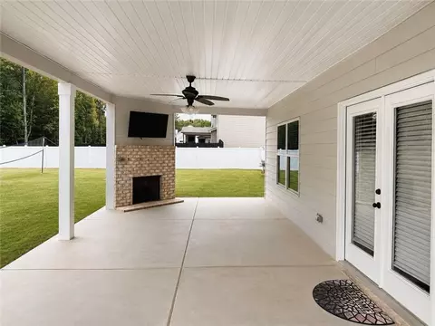 Exterior - 150 Peppertree Dr, Newnan, GA 30265 photo 6 of 7