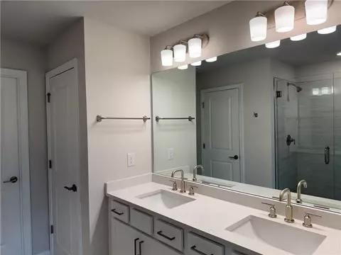 Bath - 3706 Davis Cir, Duluth, GA 30096 photo 2 of 4