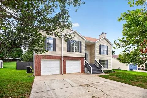 2594 Deann Dr, Ellenwood, GA 30294
