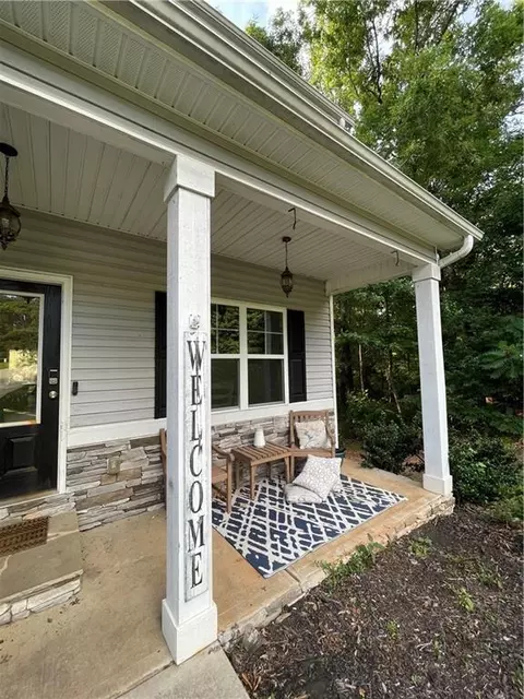 180 Smokey Ridge Dr, Newnan, GA 30263