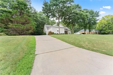 860 Lakeview Dr, Commerce, GA 30529 photo 7