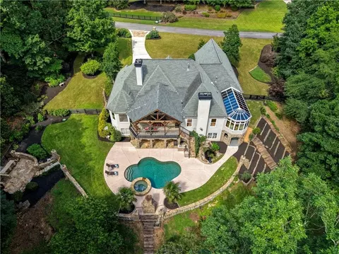 8320 Glen Lake Dr, Cumming, GA 30028