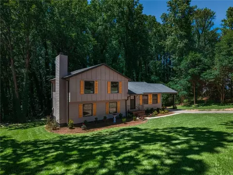 712 Overland Trl, Woodstock, GA 30189