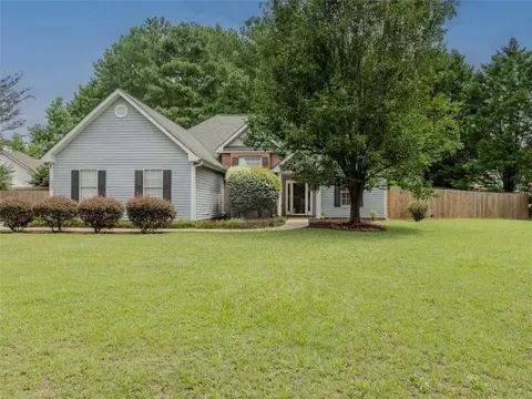 300 Greenleaf Ct, Loganville, GA 30052