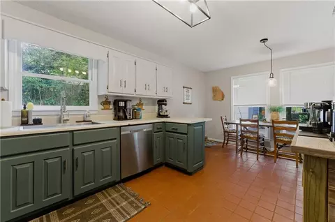 Kitchen - 117 Oak Rdg, Monroe, GA 30655 photo 1 of 3