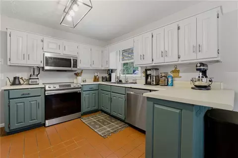 Kitchen - 117 Oak Rdg, Monroe, GA 30655 photo 2 of 3