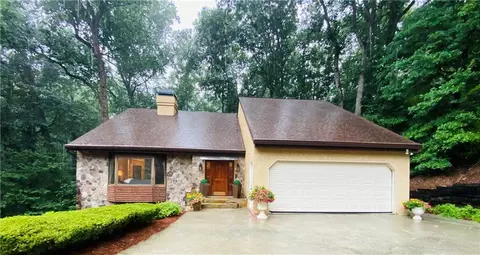365 Crosstree Ln, Sandy Springs, GA 30328