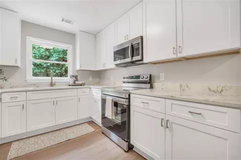 Kitchen - 14908 Brown Bridge Rd, Covington, GA 30016 photo 2 of 3