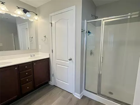 Bath - 3902 Brockenhurst Dr, Buford, GA 30519 photo 2 of 4