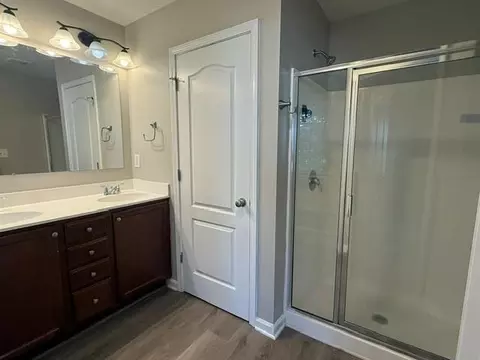 Bath - 3902 Brockenhurst Dr, Buford, GA 30519 photo 1 of 3