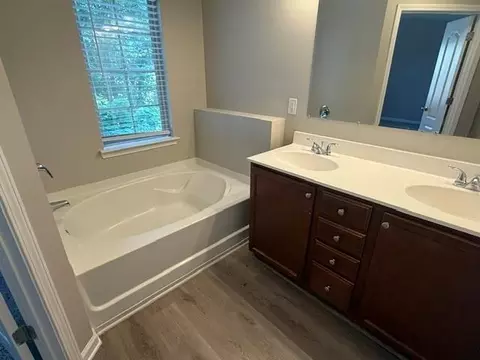 Bath - 3902 Brockenhurst Dr, Buford, GA 30519 photo 2 of 3