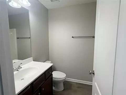 Bath - 3902 Brockenhurst Dr, Buford, GA 30519 photo 4 of 4