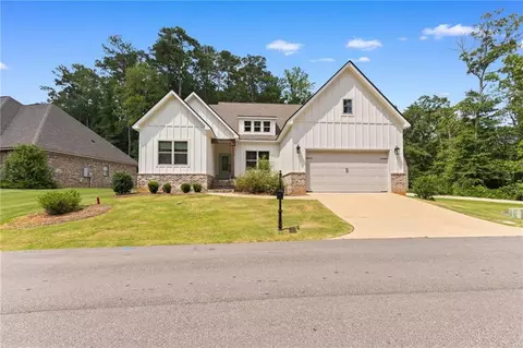 153 Southside Cir, Auburn, AL 36832