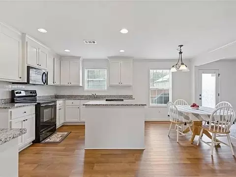 Kitchen - 796 Pinnacle Dr, Winder, GA 30680 photo 2 of 7