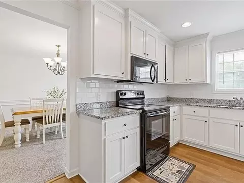 Kitchen - 796 Pinnacle Dr, Winder, GA 30680 photo 5 of 7