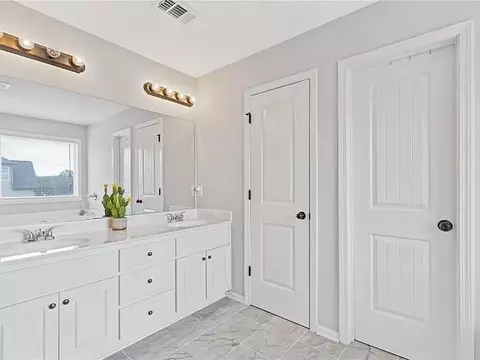 Bath - 796 Pinnacle Dr, Winder, GA 30680 photo 3 of 5