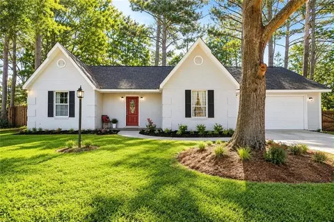 321 Doublegate Dr, Bonaire, GA 31005