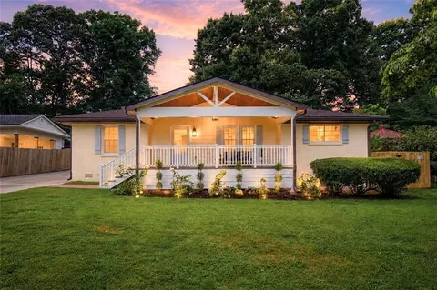 989 Oakview Dr SE, Smyrna, GA 30080