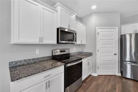 Kitchen - 1717 Beckworth Ln, Hampton, GA 30228 photo 2 of 2