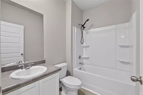 Bath - 1717 Beckworth Ln, Hampton, GA 30228 photo 1 of 3