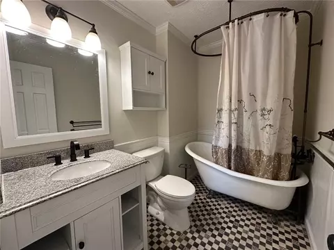 Bath - 2697 Shetland Ln, Duluth, GA 30096 photo 1 of 5