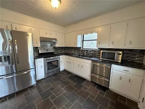 Kitchen - 2697 Shetland Ln, Duluth, GA 30096 photo 2 of 4
