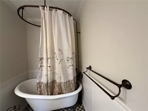 Bath - 2697 Shetland Ln, Duluth, GA 30096 photo 2 of 5
