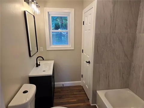 Bath - 131 Mountain View Dr, Gainesville, GA 30501 photo 6 of 7