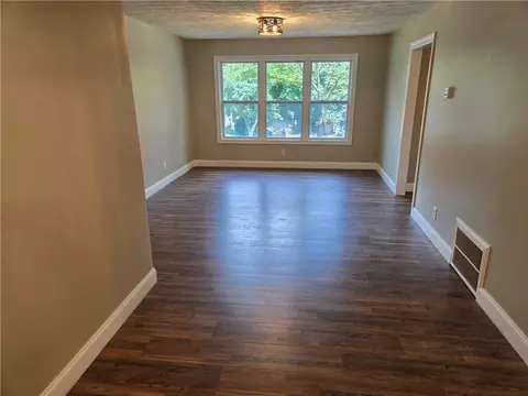 Living - 131 Mountain View Dr, Gainesville, GA 30501 photo 4 of 4