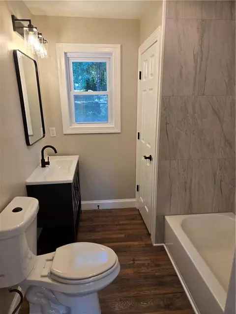 Bath - 131 Mountain View Dr, Gainesville, GA 30501 photo 5 of 7