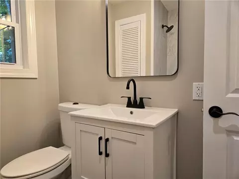 Bath - 131 Mountain View Dr, Gainesville, GA 30501 photo 3 of 7