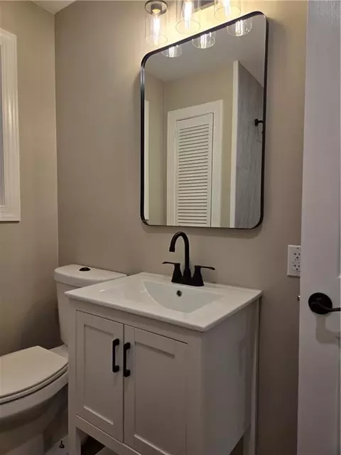 Bath - 131 Mountain View Dr, Gainesville, GA 30501 photo 2 of 7