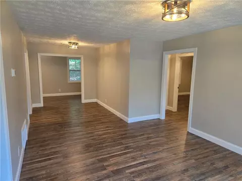 Living - 131 Mountain View Dr, Gainesville, GA 30501 photo 1 of 4