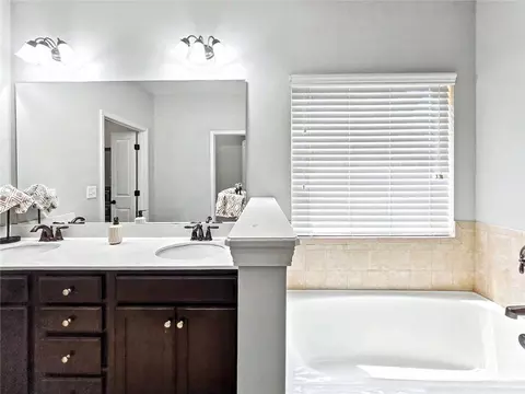 Bath - 2015 Chapel Estates Ln, Dacula, GA 30019 photo 2 of 3
