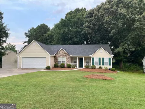 940 Willow Springs Ct, Loganville, GA 30052