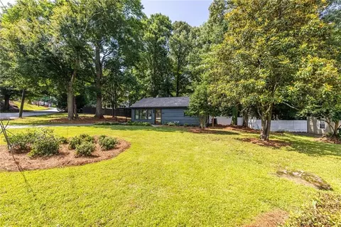1802 La Dawn Ln NW, Atlanta, GA 30318