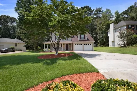 9878 Point View Dr, Jonesboro, GA 30238