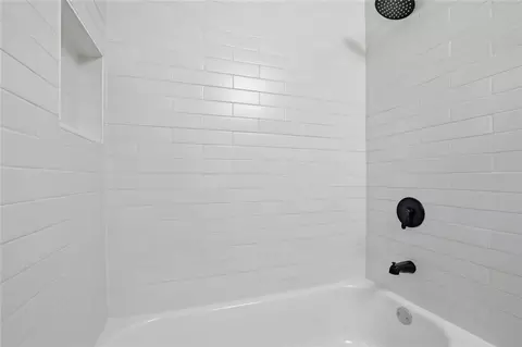Bath - 2905 Red Pine Ct, Duluth, GA 30096 photo 4 of 4