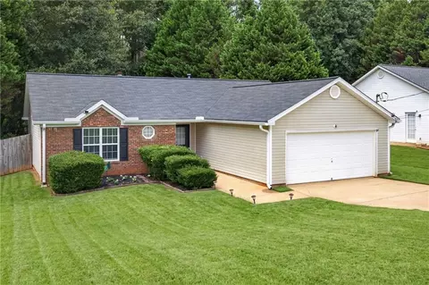 59 Canterbury Dr, Grantville, GA 30220