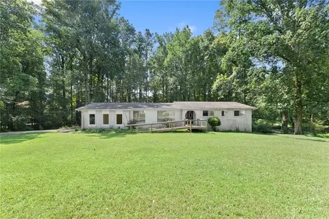 758 Springlake Rd, Lawrenceville, GA 30045