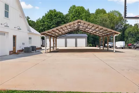 Exterior - 1475 Storey Ln, Jefferson, GA 30549 photo 7 of 22