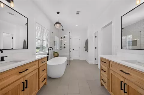 Bath - 1475 Storey Ln, Jefferson, GA 30549 photo 6 of 10