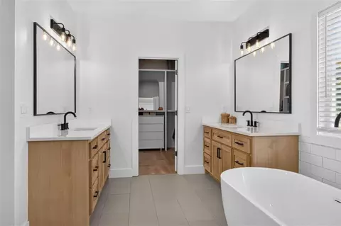 Bath - 1475 Storey Ln, Jefferson, GA 30549 photo 5 of 10