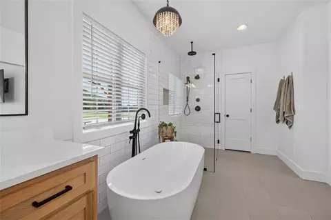 Bath - 1475 Storey Ln, Jefferson, GA 30549 photo 7 of 10