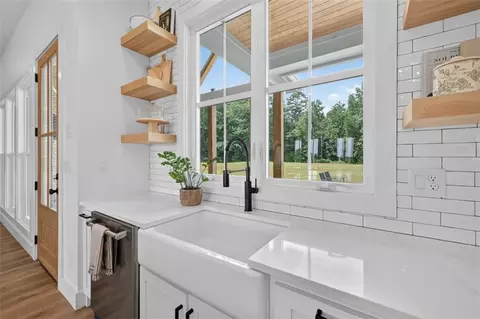 Kitchen - 1475 Storey Ln, Jefferson, GA 30549 photo 5 of 6