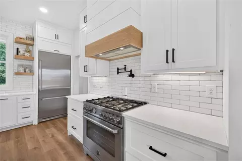 Kitchen - 1475 Storey Ln, Jefferson, GA 30549 photo 4 of 6