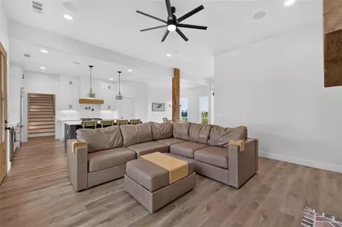 Living - 1475 Storey Ln, Jefferson, GA 30549 photo 2 of 3