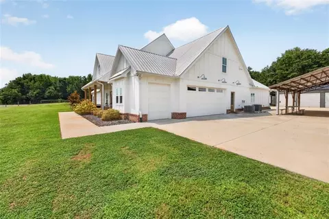 Exterior - 1475 Storey Ln, Jefferson, GA 30549 photo 6 of 22